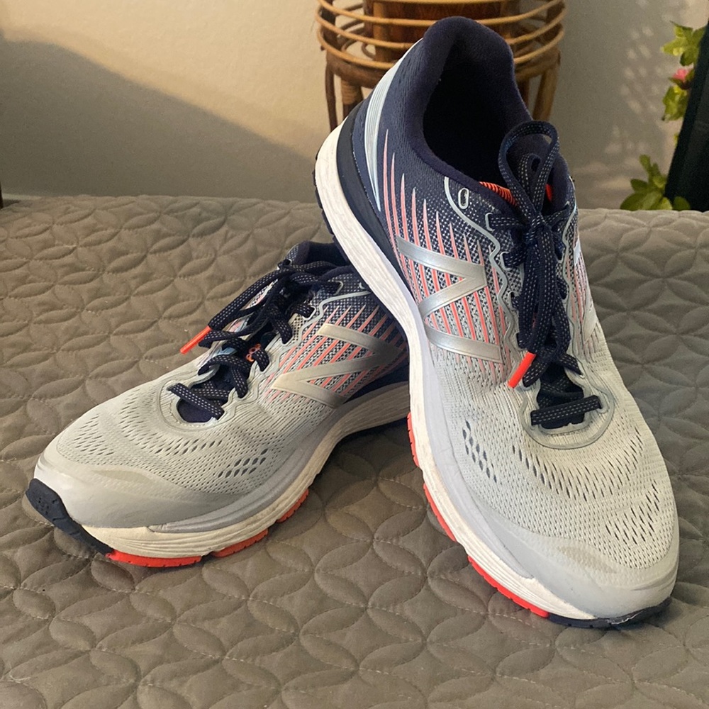 New Balance Women's 880v8 Running Shoe, Size 9